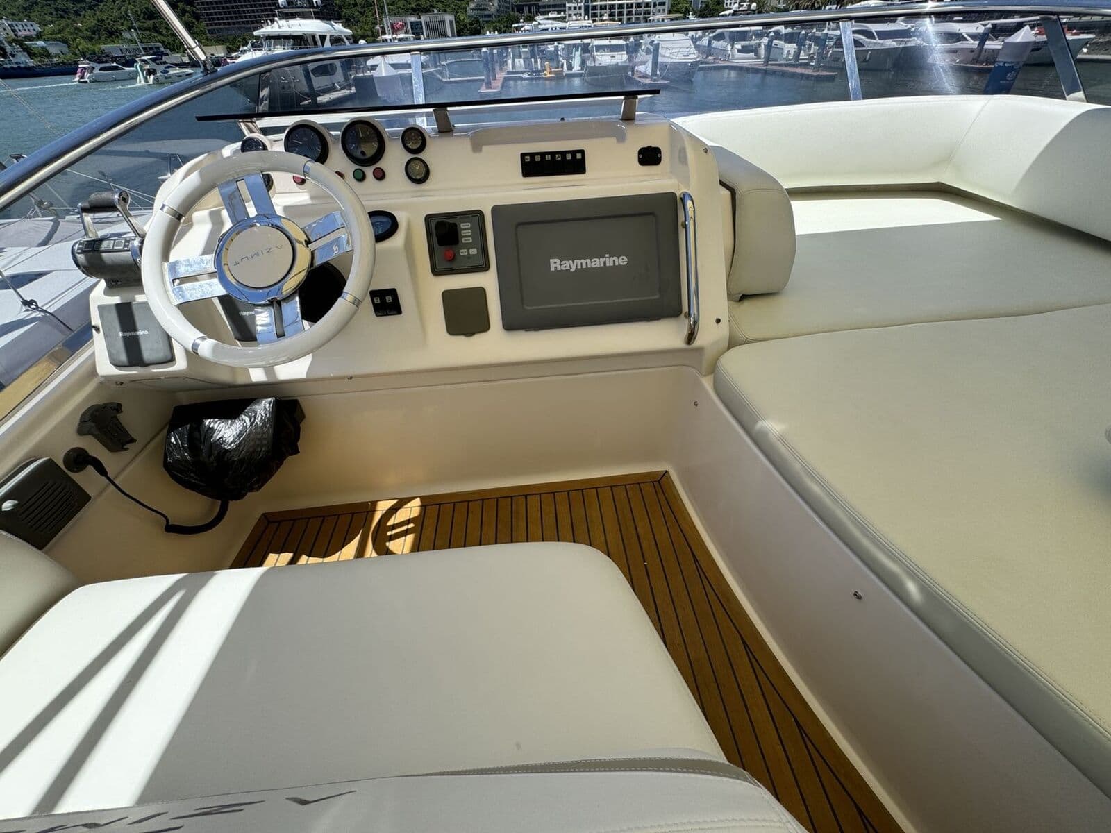 2011 Azimut 58 Fly — фото 20