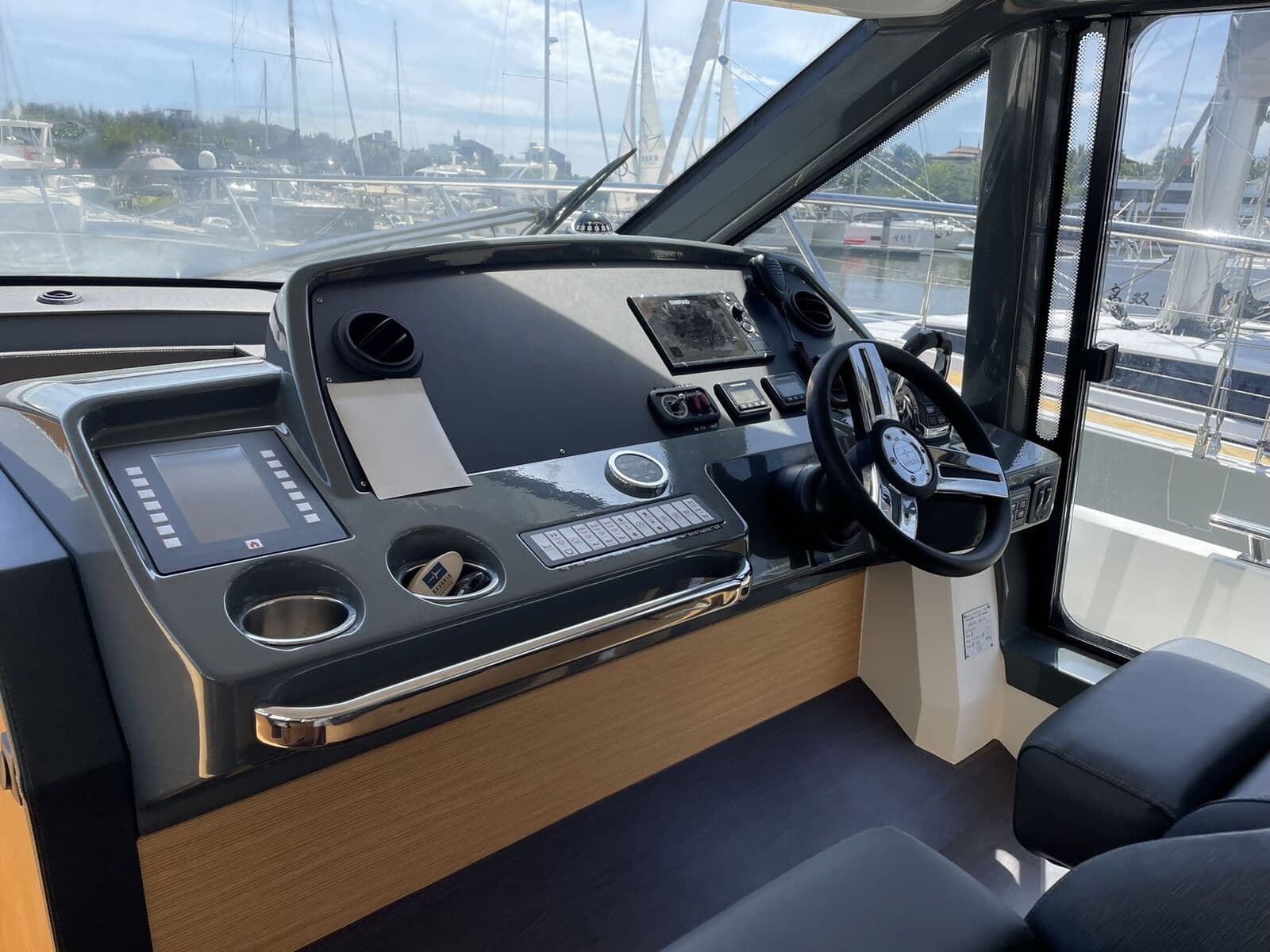2018 Bavaria R40 Fly — фото 2