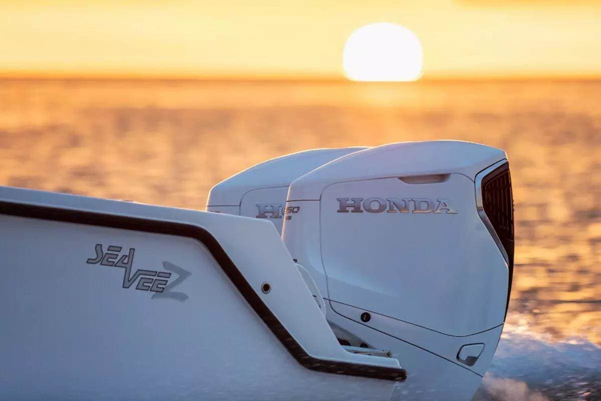 Скоростной катер с подвесным мотором Honda Marine