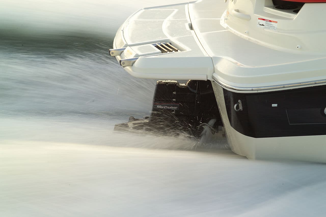 Катер с двигателем Mercury MerCruiser