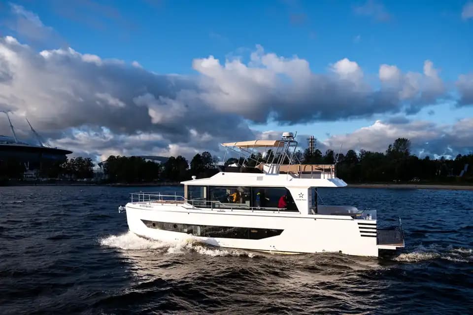 Eastar TY 460 на ходу в Санкт-Петербурге